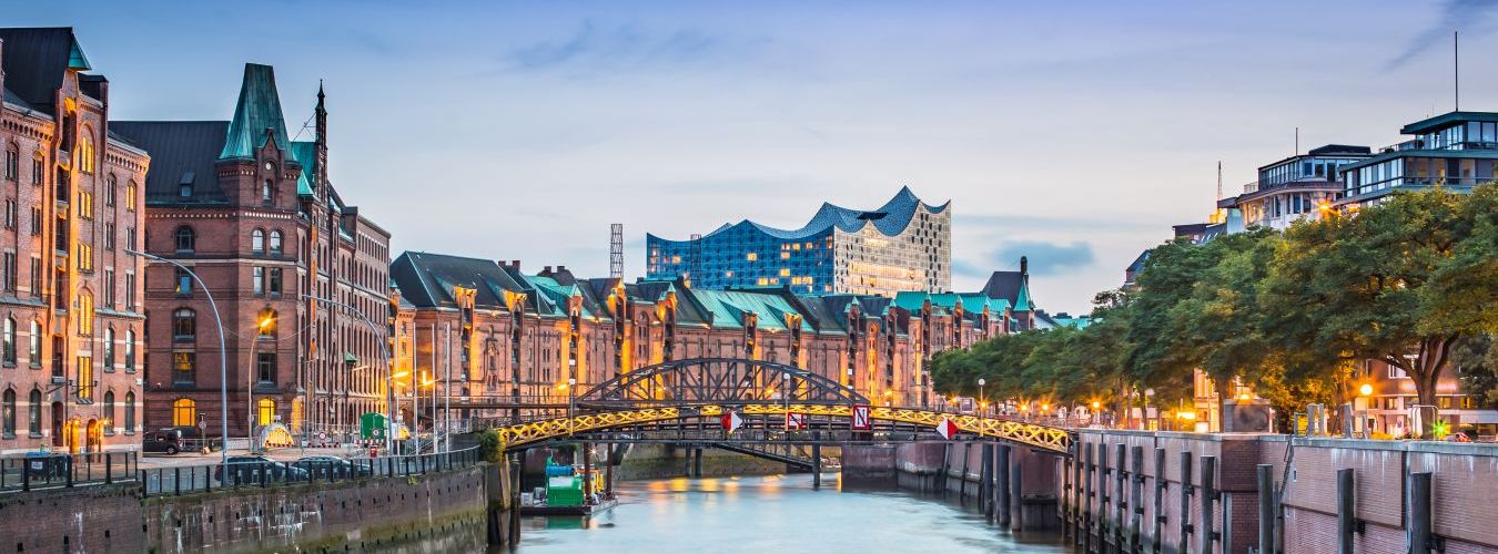 Blick von der Alster auf die Elbphilharmonie in Hamburg