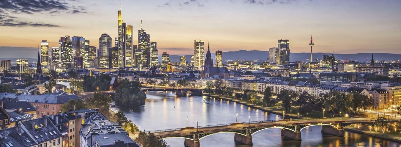Frankfurt Skyline bei Nacht