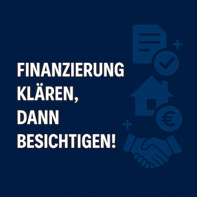 Quadratisches Grafikdesign mit dunkelblauem Hintergrund und weißer Schrift: „Finanzierung klären, dann besichtigen!“. Rechts daneben sind Symbole für Haus, Dokument, Euro-Zeichen, Checkmarke und Handschlag zu sehen – sie symbolisieren Immobilienfinanzierung und Kaufvorbereitung.