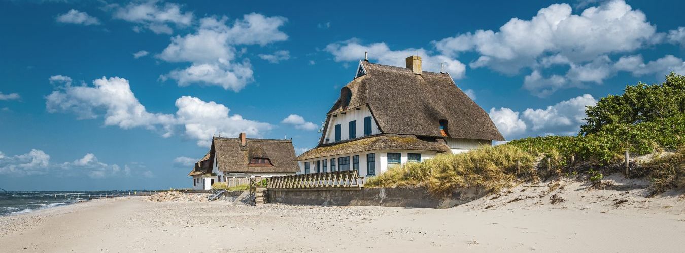 Reetdachhaus an der Küste