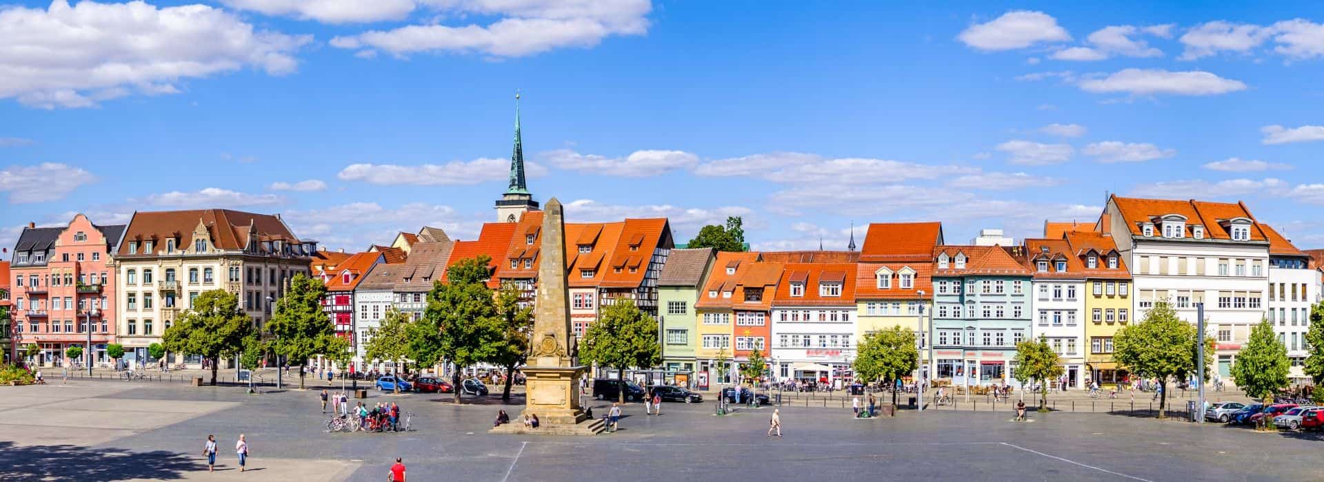 Bunte Häuserreihe in deutscher Altstadt