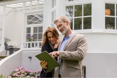 Immobilie, Pärchen, Informationssuche, Immobilienangebote