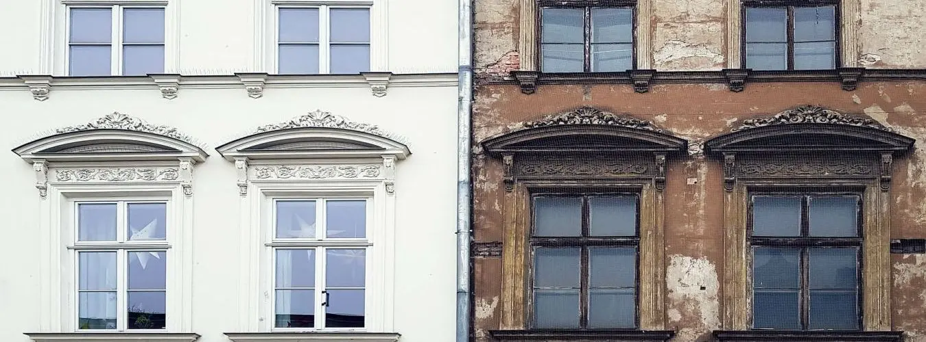 Confronto tra edificio ristrutturato e vecchio edificio da ristrutturare